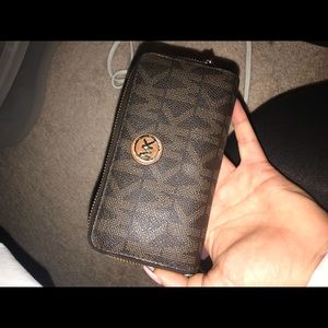 MICHAEL KORS WRISTLET WALLET